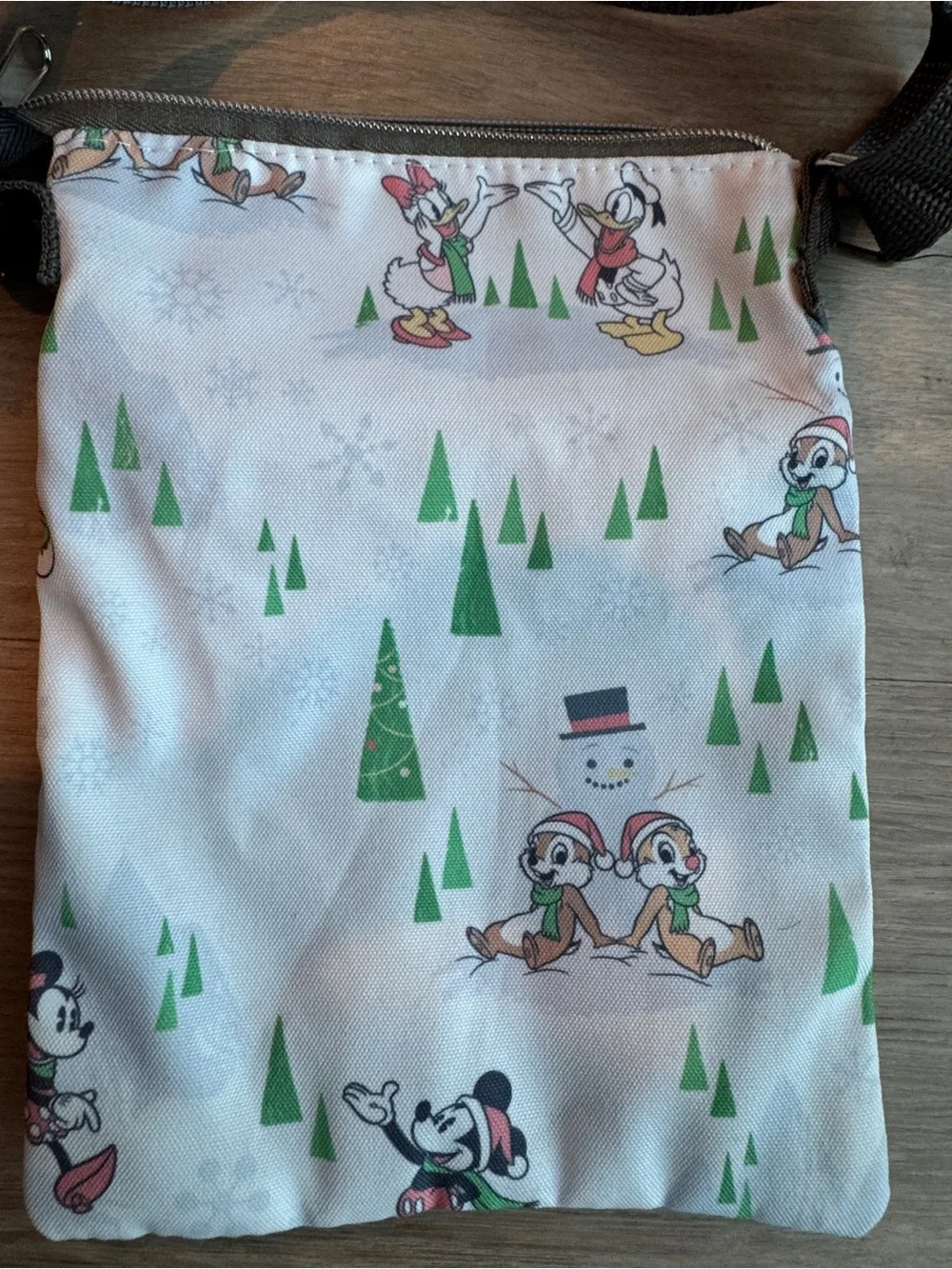 LOUNGEFLY Disney Winter Friends Crossbody Bag NWT - Picture 8 of 8